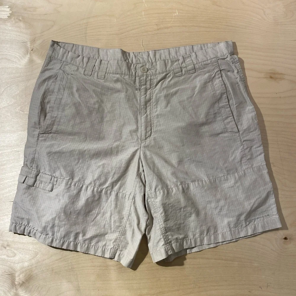 Columbia Men's Tan PFG  Cargo Shorts 42 (OM)